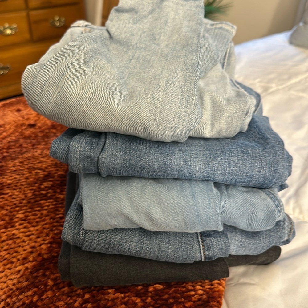 Bundle of AE skinny Jeans